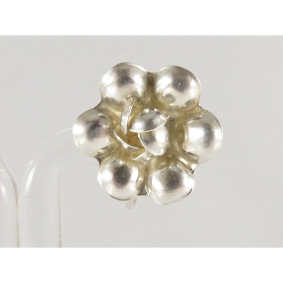 Sterling Silver Repousse Flower Earrings Screw Back Vintage Artisan Style - Picture 3 of 6